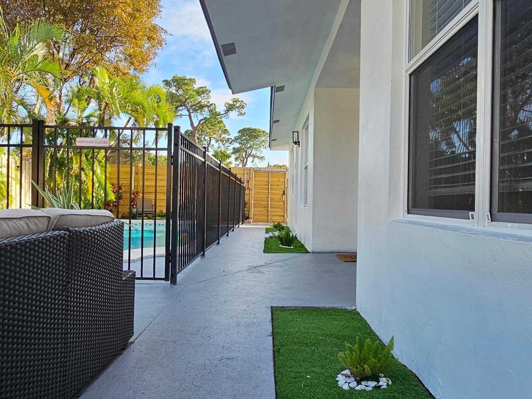 Equipped House W Pool & Patios, Near The Beaches, Prime Location- Ideal For Small Families, Coastal Haven Форт-Лодердейл Екстер'єр фото